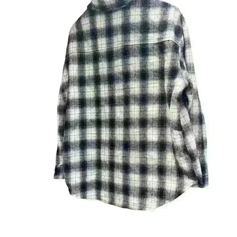 Pink Lily Steps Away Plaid Flannel Size Large - Picture 6 of 7